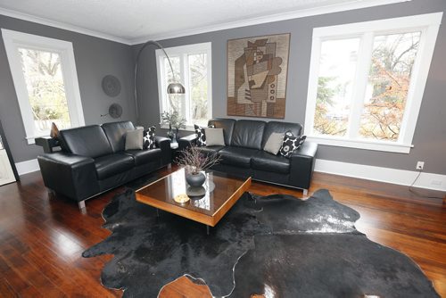 livingroom.  HOMES . 3681 Vialoux Drive .Tod Lewys story Oct. 20 2014 / KEN GIGLIOTTI / WINNIPEG FREE PRESS