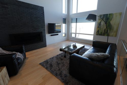 Livingroom . HOMES . 29 East Plains Dr. In Sage Creek  Oct. 21 2014 / KEN GIGLIOTTI / WINNIPEG FREE PRESS