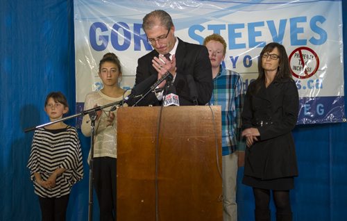141022 Winnipeg - DAVID LIPNOWSKI / WINNIPEG FREE PRESS  Mayoral candidate Gord Steeves delivers his concession speech at his campaign headquarters Wednesday October 22, 2014 on election night with his family by his side.