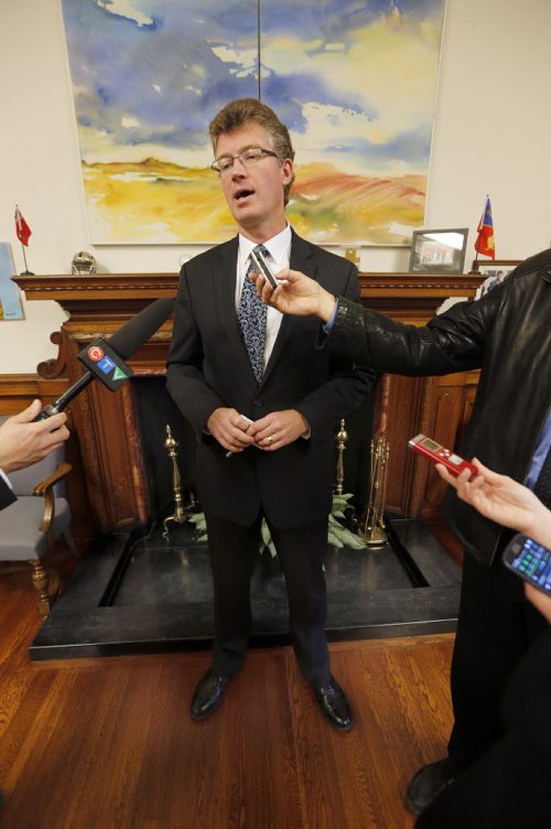 Greg Selinger  watch , in pic Minister Andrew Swan  urges  Greg Selinger to step down . Oct. 28 2014 / KEN GIGLIOTTI / WINNIPEG FREE PRESS