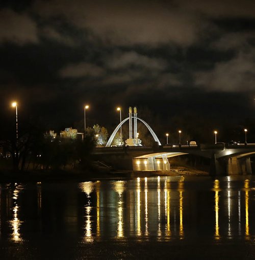 Stdup Gateway to the Beautiful City  in darkness and light .Lights reflect from Norwood Bridge  over the Red River displaying  its 23mx23m  River  Arch by artist  Catherine Widgery before sunrise  weather today cloudy with a high of 5.  Oct. 29 2014 / KEN GIGLIOTTI / WINNIPEG FREE PRESS