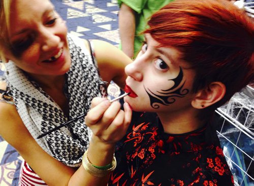 Kira Peveira, gets tribal makeup applied by artist Kristin Johnson with Cartizan face painting¤at the Central Canada Comic Con event at the RBC Convention Centre Saturday. Nov 1/2014  Ruth Bonneville / Winnipeg Free Press¤