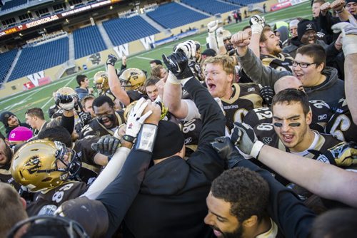 141101 Winnipeg - DAVID LIPNOWSKI / WINNIPEG FREE PRESS  The University of Manitoba Bisons celebrate after the teams win over the Calgary Dinos at Investors Group Field Saturday November 1, 2014. The Bisons beat the Dinos 50-31 which secures them a playoff spot.