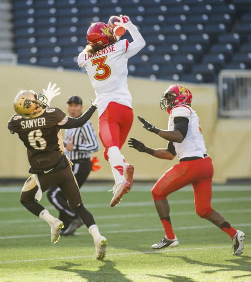 141101 Winnipeg - DAVID LIPNOWSKI / WINNIPEG FREE PRESS  The University of Manitoba can't get in front of Calgary Dinos Adam Laurensse (#2) as he intercepts a pass at Investors Group Field Saturday November 1, 2014. The Bisons beat the Dinos 50-31 which secures them a playoff spot.