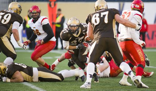 141101 Winnipeg - DAVID LIPNOWSKI / WINNIPEG FREE PRESS  The University of Manitoba Bisons Kienan LaFrance (#27) evades the Calgary Dinos at Investors Group Field Saturday November 1, 2014. The Bisons beat the Dinos 50-31 which secures them a playoff spot.