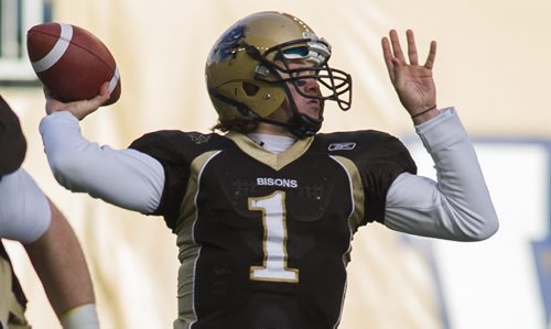 141101 Winnipeg - DAVID LIPNOWSKI / WINNIPEG FREE PRESS  The University of Manitoba Bisons Theo Deezar (#1) throws the ball against the Calgary Dinos at Investors Group Field Saturday November 1, 2014. The Bisons beat the Dinos 50-31 which secures them a playoff spot.