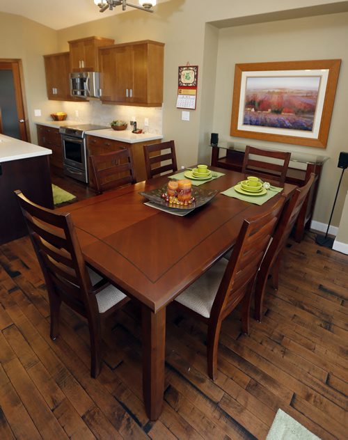 HOMES RESALE . eating area  25 Hunterbrook RD in Bridgewater Forest. Todd Lewys story  NOV. 3 2014 / KEN GIGLIOTTI / WINNIPEG FREE PRESS