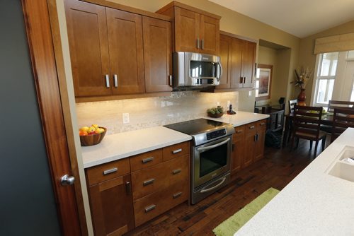 HOMES RESALE .  kitchen 25 Hunterbrook RD in Bridgewater Forest. Todd Lewys story  NOV. 3 2014 / KEN GIGLIOTTI / WINNIPEG FREE PRESS