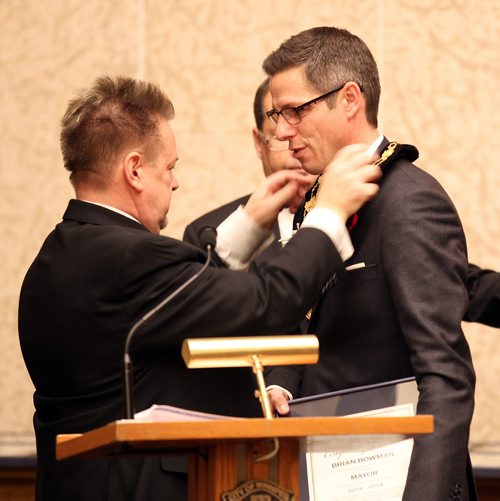 Richard Kachur sets the chain of office on Brian Bowman Tuesday night as City Counsil held it's inagural meeting. See Mary Agnes Welch story. November 4, 2014 - (Phil Hossack / Winnipeg Free Press)