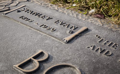 Stan Bowen Mary McNair cemetery grave marker Kevin Rollason - WW1 letters story 140901 - Monday, September 01, 2014 - (Melissa Tait / Winnipeg Free Press)