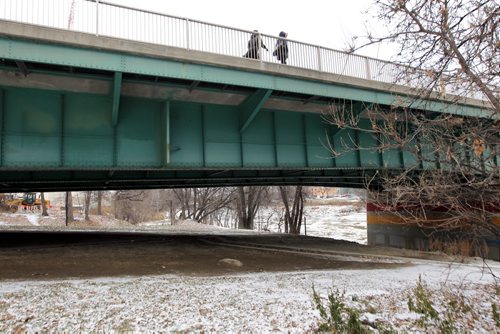 Donald Street bridge. North side. Area where serious attack on woman last week. BORIS MINKEVICH / WINNIPEG FREE PRESS November 12, 2014