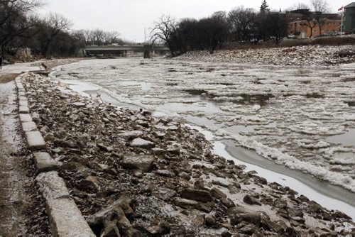 Donald Street bridge. North side. Area where serious attack on woman last week. BORIS MINKEVICH / WINNIPEG FREE PRESS November 12, 2014