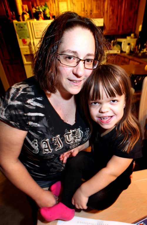 Jodean Adam, poses at home with her nine-year-old daughter Samantha who  is being bullied at Prince Edward School. See story re: Bullied Dwarf. November 12, 2014 - (Phil Hossack / Winnipeg Free Press)