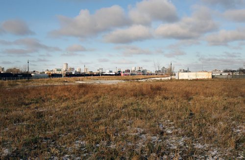 FORT ROUGE YARDS- Looking north near Jubilee- See Bartley Kives story Nov 12, 2014   (JOE BRYKSA / WINNIPEG FREE PRESS)