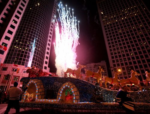 Santa Claus Parade reaches Portage and Main, Saturday, November 15, 2014. (TREVOR HAGAN/WINNIPEG FREE PRESS)