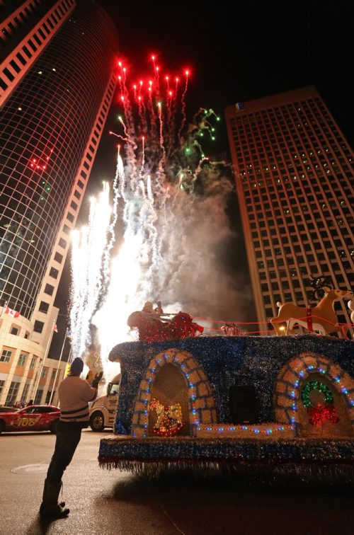 Santa Claus Parade, Saturday, November 15, 2014. (TREVOR HAGAN/WINNIPEG FREE PRESS)