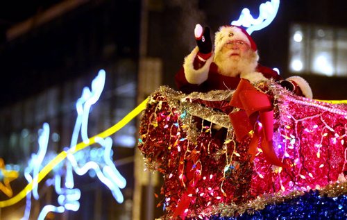 Santa Claus Parade, Saturday, November 15, 2014. (TREVOR HAGAN/WINNIPEG FREE PRESS)