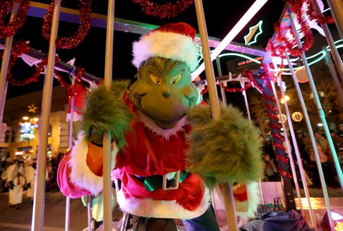 Santa Claus Parade, Saturday, November 15, 2014. (TREVOR HAGAN/WINNIPEG FREE PRESS)