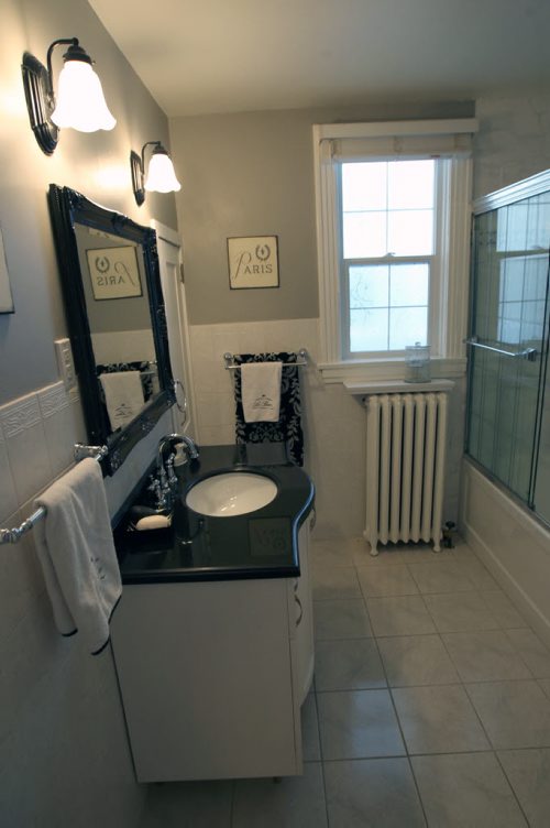 106 Niagara Street in River Heights-Bathroom- 2nd floor- See Todd Lewys Homes feature Nov 17, 2014   (JOE BRYKSA / WINNIPEG FREE PRESS)