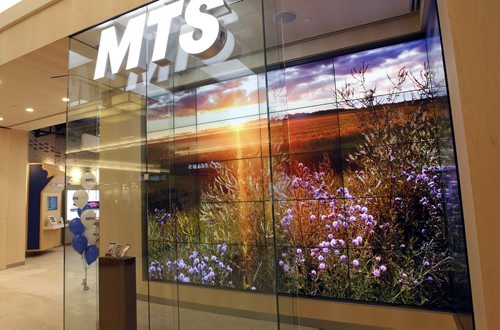 MTS's newly designed retail store in the Kildonan Place Shopping Centre that was unveiled Tuesday.  This is the video wall that faces the mall. The plan is to gradually convert more of their retail outlets to this new design concept.   Murray McNeill  story. Wayne Glowacki / Winnipeg Free Press Nov. 18  2014