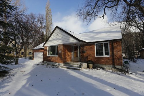 RESALE HOMES - 129 East Gate 129 East Gate in Wolseley / Armstrong Point . realtor Eric Neumann . Story by ToddÄ®Lewys . NOV. 19 2014 / KEN GIGLIOTTI / WINNIPEG FREE PRESS