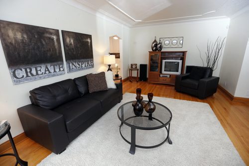 Livingroom . RESALE HOMES - 129 East Gate 129 East Gate in Wolseley / Armstrong Point . realtor Eric Neumann . Story by ToddÄ®Lewys . NOV. 19 2014 / KEN GIGLIOTTI / WINNIPEG FREE PRESS