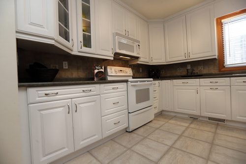 kitchen . RESALE HOMES - 129 East Gate 129 East Gate in Wolseley / Armstrong Point . realtor Eric Neumann . Story by ToddÄ®Lewys . NOV. 19 2014 / KEN GIGLIOTTI / WINNIPEG FREE PRESS