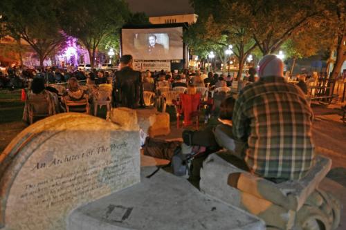 John Woods / Winnipeg Free Press / August 23/07- 070823  - People attend movies at Market Square August 23/07.