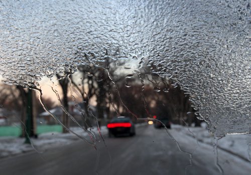 Icy Grip- Cars in Winnipeg left outside in yesterdays ice rain will need some good time to warm up this Monday morning in Winnipeg- Standup Photo Nov 24, 2014   (JOE BRYKSA / WINNIPEG FREE PRESS)