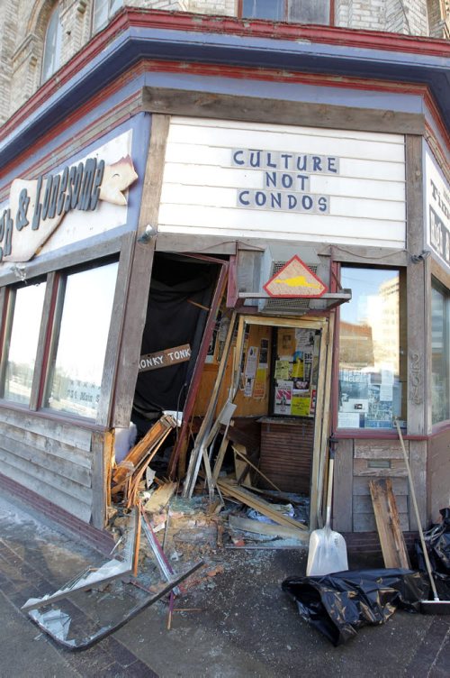 LOCAL - SUV crashes into doors in Winnipeg nightclub Times Change(d). The crash happened at around 9:15 a.m. at the corner of Main Street and St. Mary Avenue. BORIS MINKEVICH / WINNIPEG FREE PRESS November 24, 2014