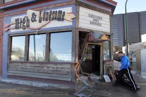 LOCAL - SUV crashes into doors in Winnipeg nightclub Times Change(d). The crash happened at around 9:15 a.m. at the corner of Main Street and St. Mary Avenue. BORIS MINKEVICH / WINNIPEG FREE PRESS November 24, 2014
