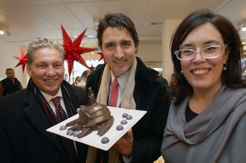 Liberal leader  Justin Trudeau ,centre, shows off chocolate gift shaped as the Canadian Museum for Human Rights from Constance Menzies - Chocolatier Constance Popp- 180 Provencher Blvd, right, with St Vital Liberal candidate Dan Vandal,left, in  Winnipeg  Friday afternoon- Standup Photo Nov 28, 2014   (JOE BRYKSA / WINNIPEG FREE PRESS)