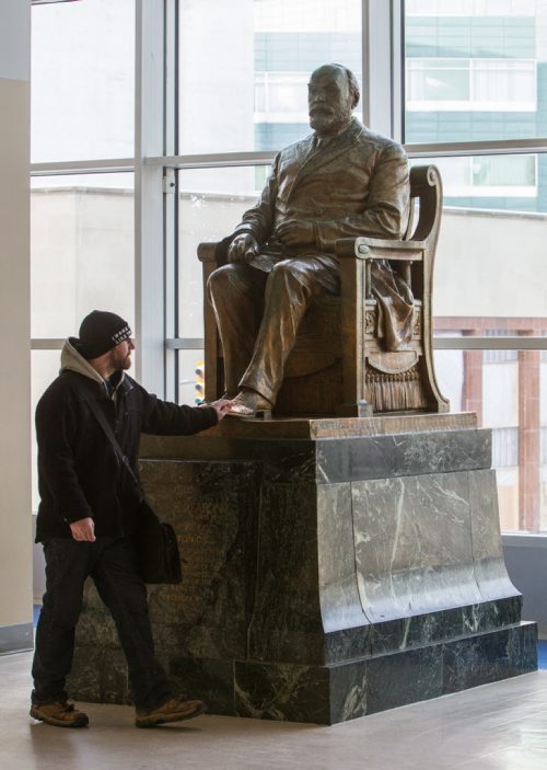 The Timothy Eaton statue at the MTS Centre. 141201 - Monday, December 01, 2014 -  (MIKE DEAL / WINNIPEG FREE PRESS)