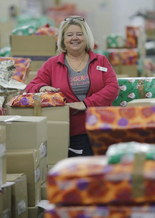 Volunteers. Susan Gill, has volunteered with the Christmas Cheer Board for the past 10 years.  Story by Aaron Epp  Wayne Glowacki / Winnipeg Free Press Dec.3  2014