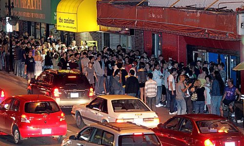 BORIS MINKEVICH / WINNIPEG FREE PRESS  070830 Crowds line up outside Die Machine night club, which is closing.