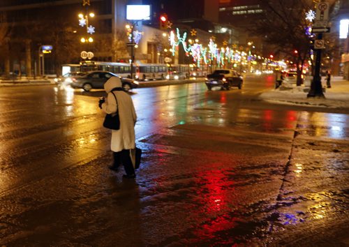 Stdup. Portage Ave ,wet streets and warm snow melting windshield washer  weather is the order of the day.  Dec. 10 2014 / KEN GIGLIOTTI / WINNIPEG FREE PRESS