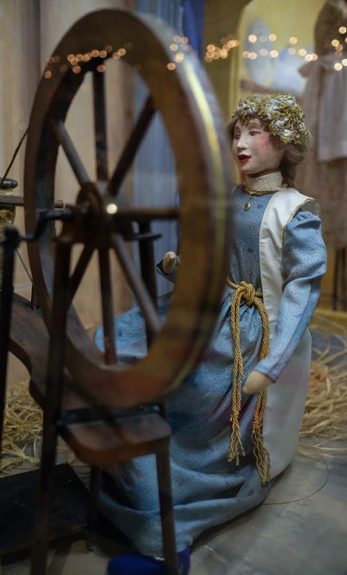 The Eatons Fairytale Vignettes on display at The Childrens Museum. The millers daughter in the Rumplestiltskin display. 141209 - Tuesday, December 09, 2014 -  (MIKE DEAL / WINNIPEG FREE PRESS)