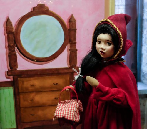 The Eatons Fairytale Vignettes on display at The Childrens Museum. Little Red Riding Hood. 141209 - Tuesday, December 09, 2014 -  (MIKE DEAL / WINNIPEG FREE PRESS)