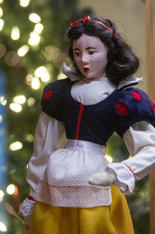 The Eatons Fairytale Vignettes on display at The Childrens Museum. Snow White. 141209 - Tuesday, December 09, 2014 -  (MIKE DEAL / WINNIPEG FREE PRESS)