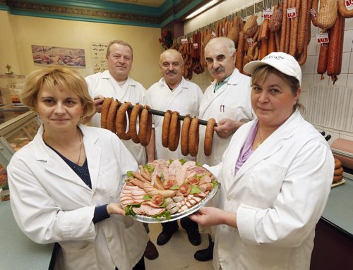 ENT - REST REVIEW -Staff LtoR Natalia Adrianovych, Adam ,Mike and Bogdan Barczak Jola Kotula  -Marion Warhaft review  of  Karpaty Meats and Deli , a take-aways food  story with meat platter containing . Kolbassa , old fashion ham,  jellied tongue Dec. 10 2014 / KEN GIGLIOTTI / WINNIPEG FREE PRESS
