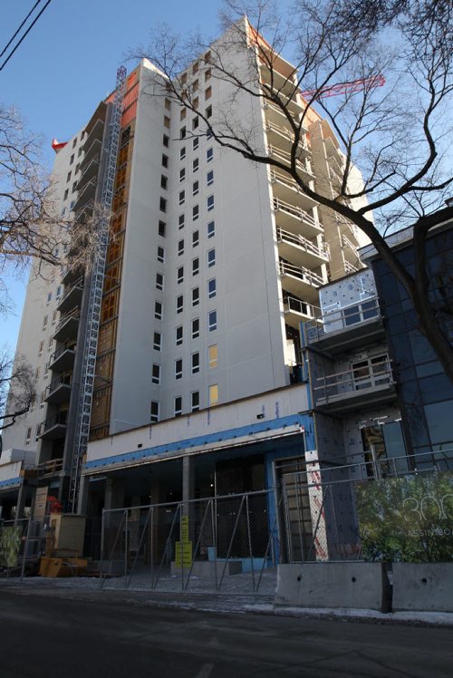 Heritage Landing apartment building under construction on Assiniboine Avenue in Winnipeg- See Murray McNeil Story Dec 16, 2014   (JOE BRYKSA / WINNIPEG FREE PRESS)