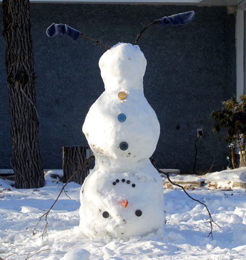 STANDUP - WEATHER - An upside down snowman doesn't know what to make of the temperature today in St. Vital on Salme Drive. BORIS MINKEVICH / WINNIPEG FREE PRESS  December 17, 2014