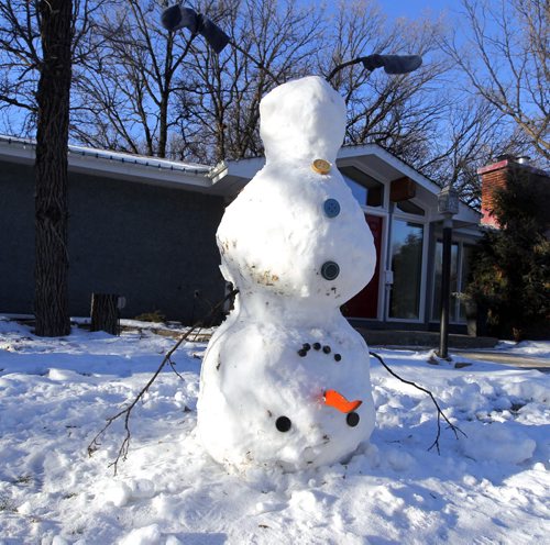 STANDUP - WEATHER - An upside down snowman doesn't know what to make of the temperature today in St. Vital on Salme Drive. BORIS MINKEVICH / WINNIPEG FREE PRESS  December 17, 2014