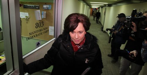 Theresa Oswald makes her way into the NDP office  to officially sign  the papers to enter the Manitoba NDP's leadership race Friday morning.   Dec 19/14 Ruth Bonneville / Winnipeg Free Press