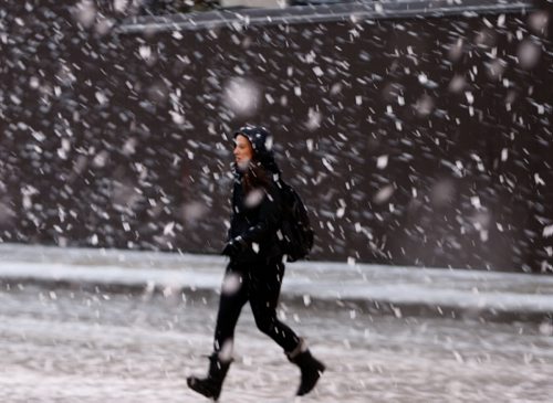 Stdup Weather -Snow squalls track across the city as the morning started out wet damp and foggy with high of zero for Monday , as seen on Graham Ave. .  Dec. 22 2014 / KEN GIGLIOTTI / WINNIPEG FREE PRESS