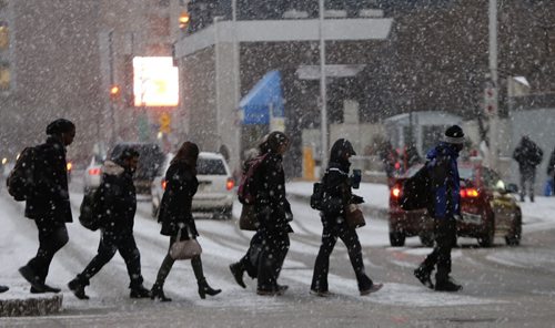 Stdup Weather -Snow squalls track across the city as the morning started out wet damp and foggy with high of zero for Monday , as seen Graham Ave. Dec. 22 2014 / KEN GIGLIOTTI / WINNIPEG FREE PRESS