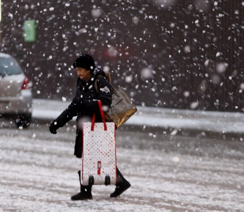 Stdup Weather -Snow squalls track across the city as the morning started out wet damp and foggy with high of zero for Monday , as seen on Graham Ave .  Dec. 22 2014 / KEN GIGLIOTTI / WINNIPEG FREE PRESS