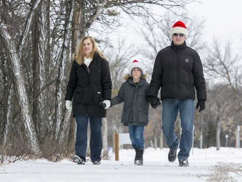121225 Winnipeg - DAVID LIPNOWSKI / WINNIPEG FREE PRESS  (L-R) Catherine, Thomas, and Jayson Gale spend some family time together for a walk in Assiniboine Park Christmas Day.