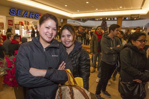 Jennifer (left) and Rachel Tiamzon waited in line for 25 minutes to get into Suzie Shier at Polo Park Mall on Boxing Day in Winnipeg. Dec. 26, 2014 Jesse Winter / Winnipeg Free Press