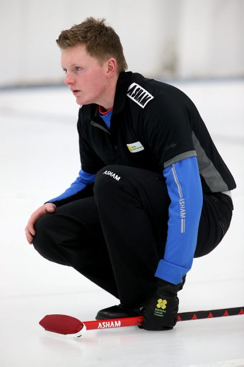 Braden Calvert watches his shot during the 2015 Junior Provincial Curling Championships at the Assiniboine Memorial Curling Club, Friday, December 26, 2014. (TREVOR HAGAN/WINNIPEG FREE PRESS)